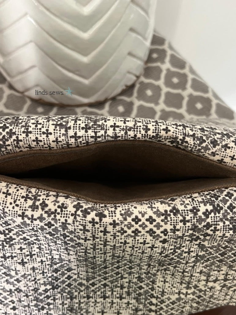 Songbird Crossbody PDF sewing pattern (includes SVGs & Projector)