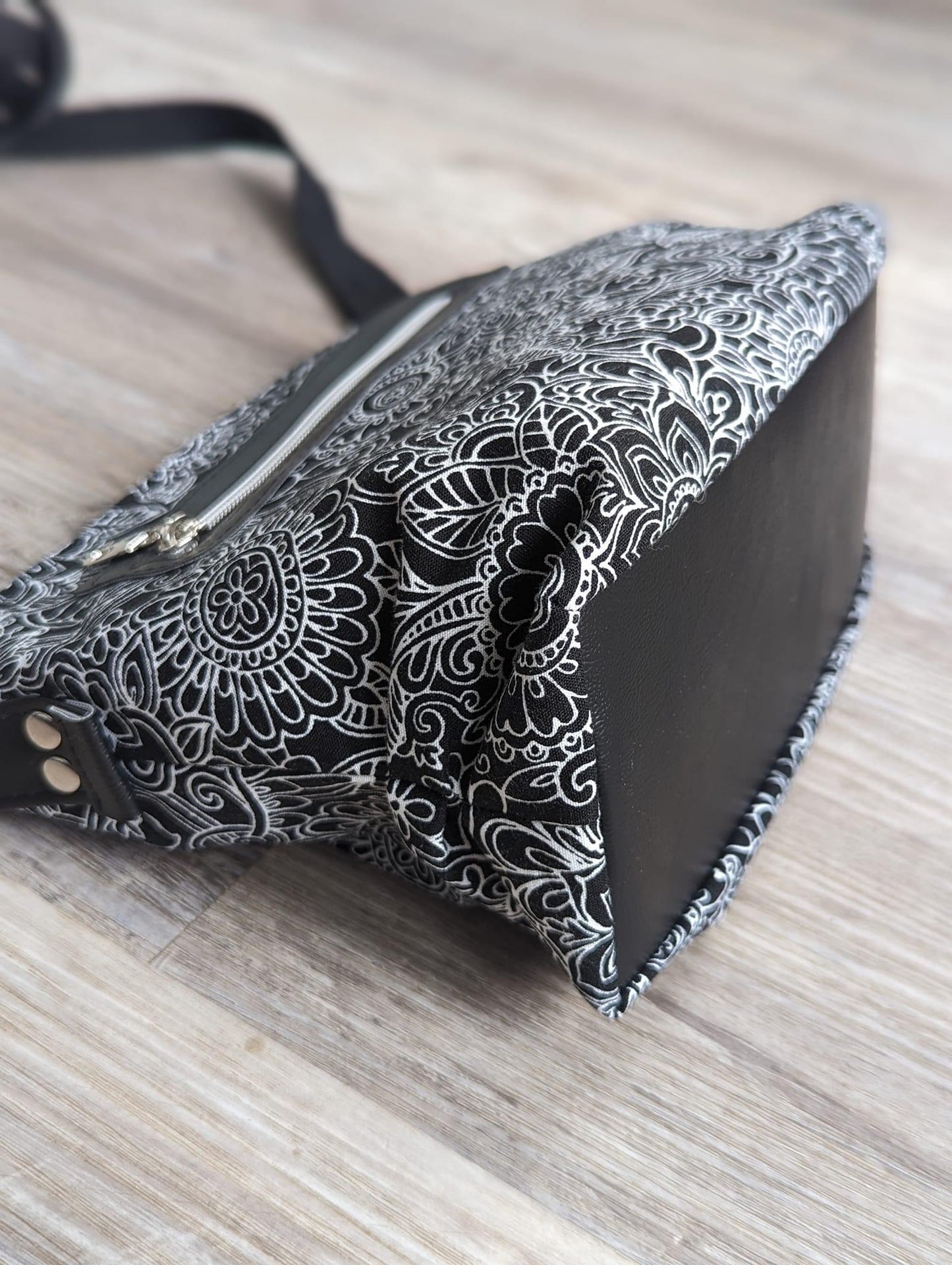 Blossom Shoulder/Crossbody PDF sewing pattern (includes SVGs)
