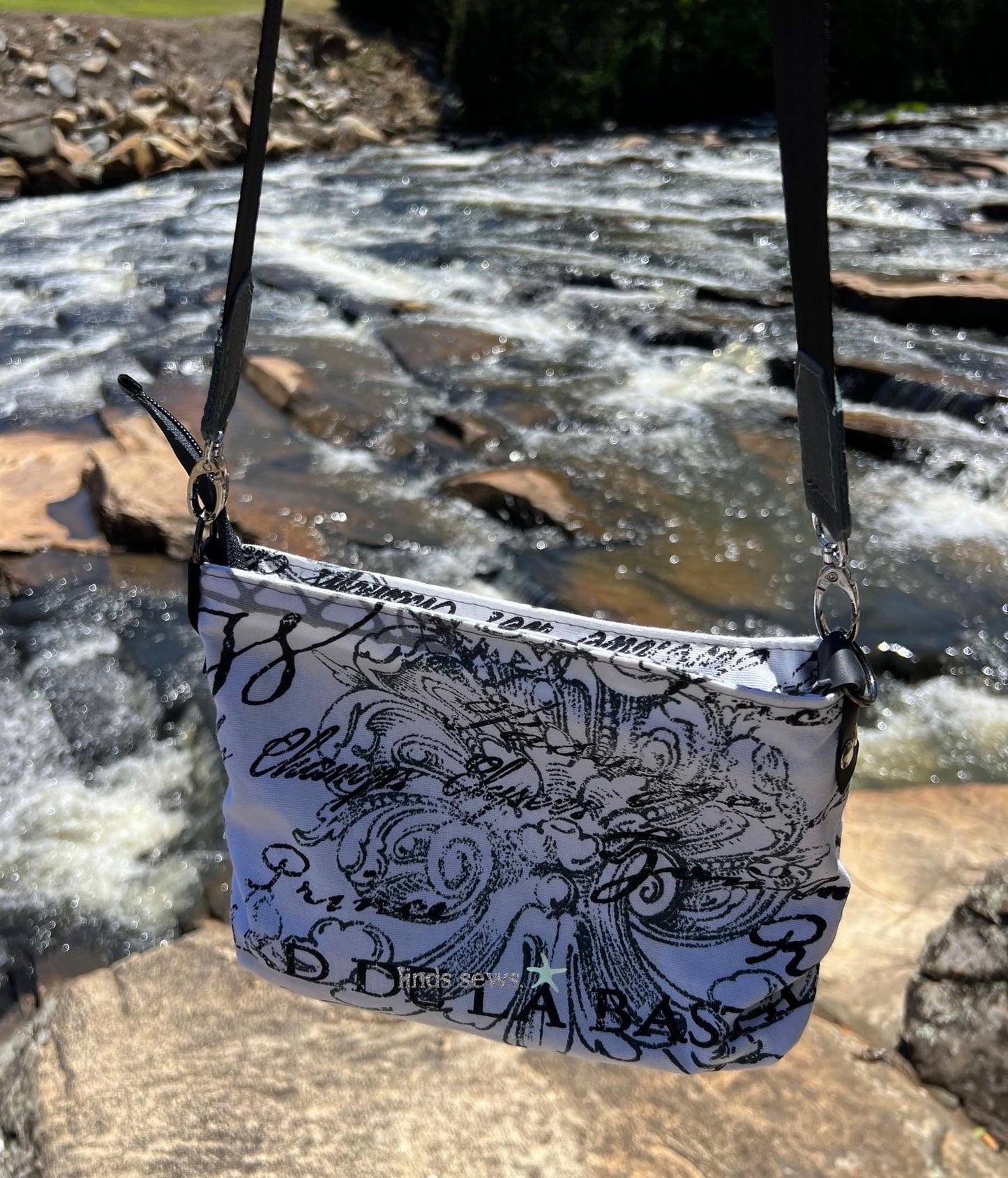 Blossom Shoulder/Crossbody PDF sewing pattern (includes SVGs)