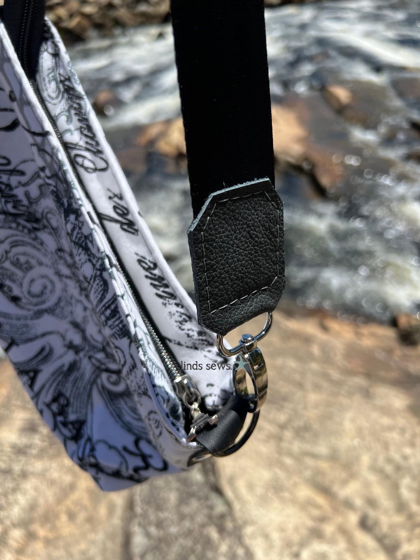 Blossom Shoulder/Crossbody PDF sewing pattern (includes SVGs)