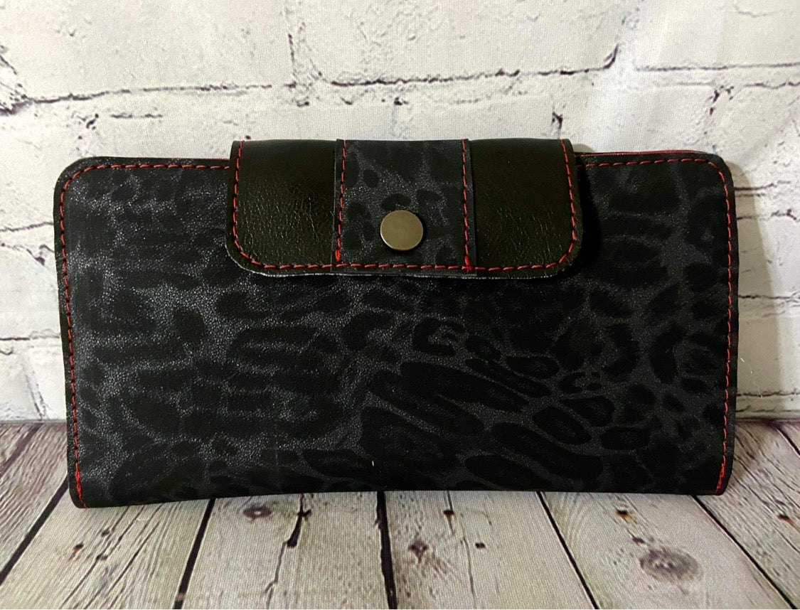 Faith Clutch PDF sewing pattern (includes SVGs)